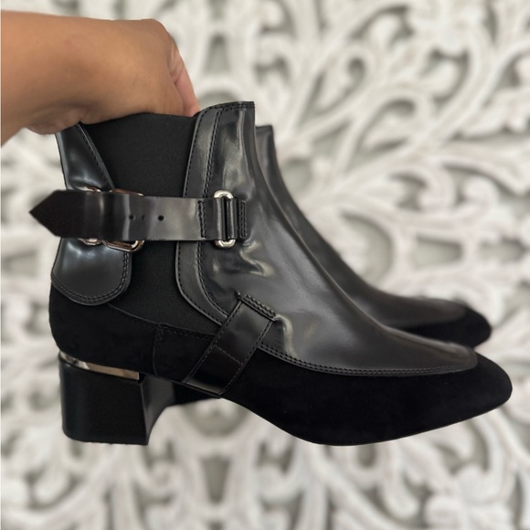 NWOB TOD’S Elegant Black Women's Ankle Boots - Picture 1 of 4
